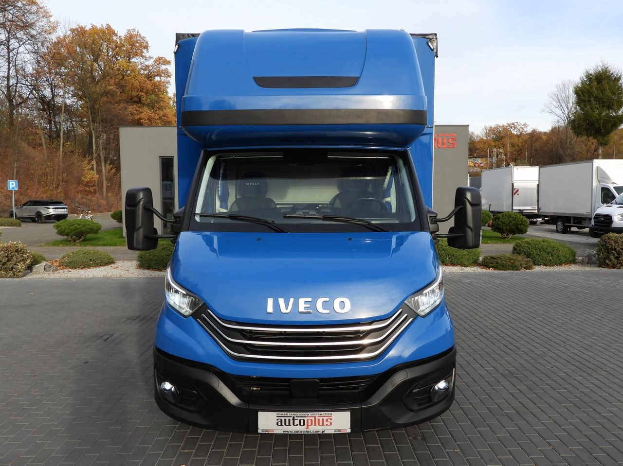 IVECO DAILY 35S21 TARPAULIN 10 PALLETS WEBASTO CRUISE CONTROL NAVIGATION LED LIGHTS AUTOMATIC TRANSMISSION HI-MATIC AIR CONDITIONING 210HP - Plachtová dodávka: obrázek 5 IVECO DAILY 35S21 TARPAULIN 10 PALLETS WEBASTO CRUISE CONTROL NAVIGATION LED LIGHTS AUTOMATIC TRANSMISSION HI-MATIC AIR CONDITIONING 210HP - Plachtová dodávka: obrázek 5