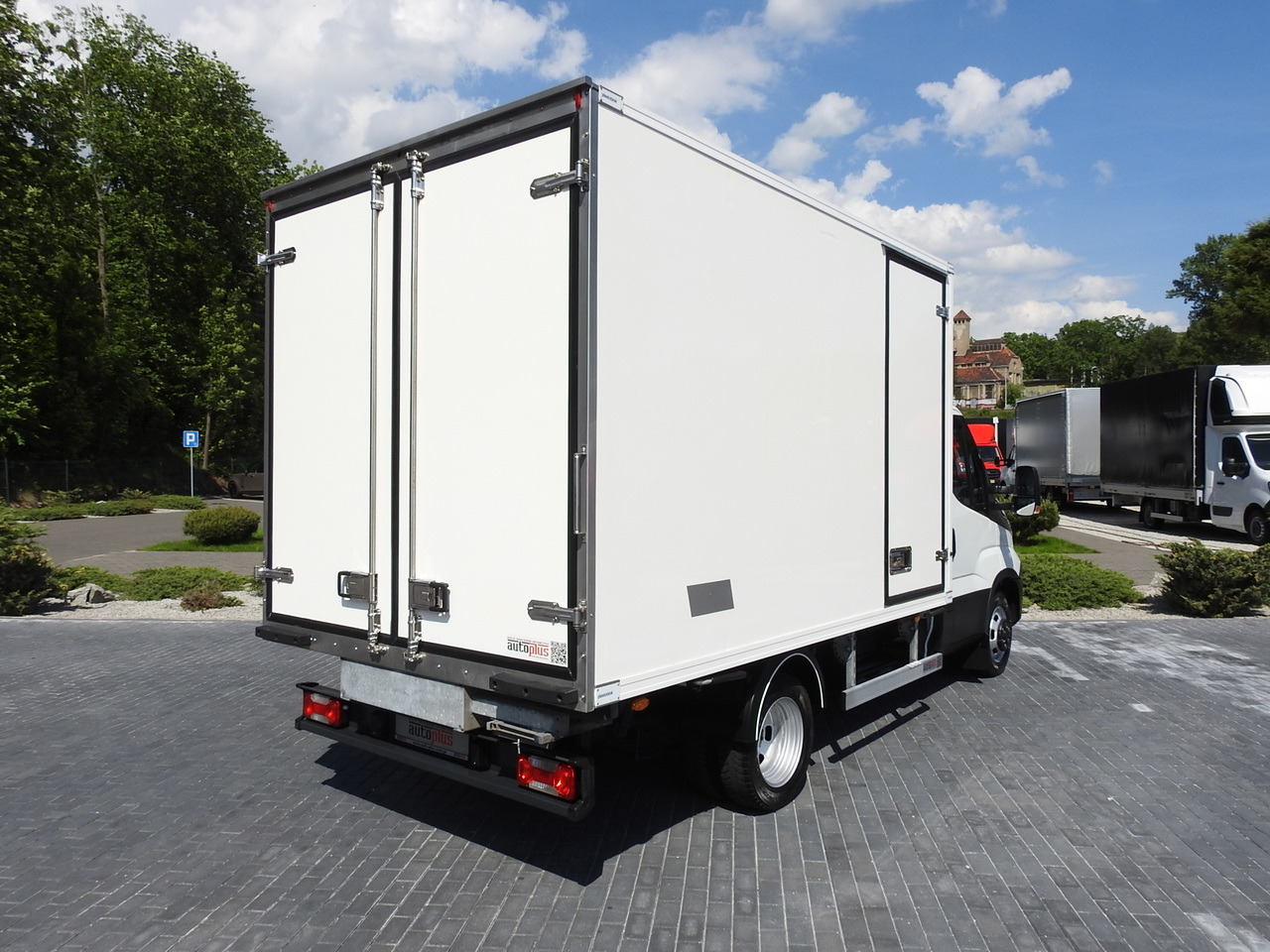 IVECO DAILY 50C15  REGRIGERATOR BOX -5*C POWER SUPPLY 230V AIR CONDITIONING TWIN WHEELS  150HP - Chladící dodávka: obrázek 3 IVECO DAILY 50C15  REGRIGERATOR BOX -5*C POWER SUPPLY 230V AIR CONDITIONING TWIN WHEELS  150HP - Chladící dodávka: obrázek 3