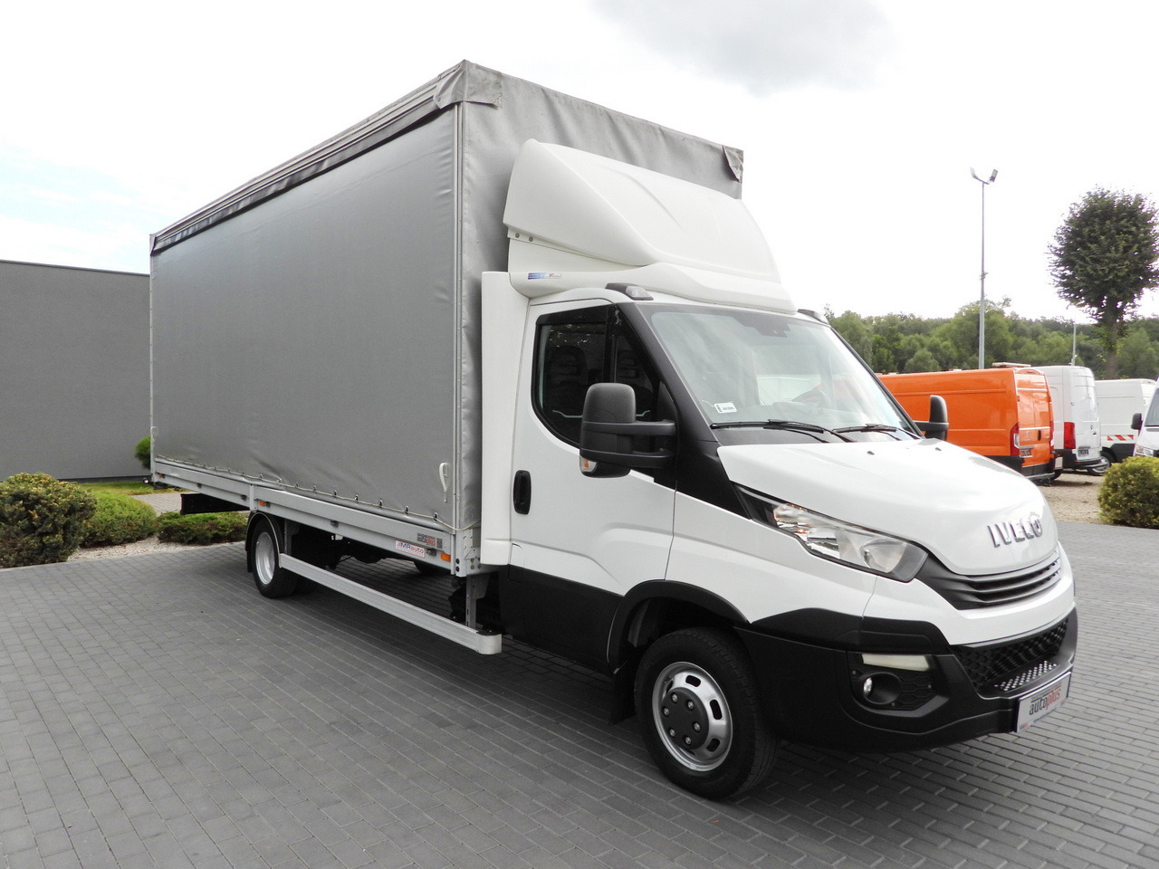 IVECO DAILY 50C15 TARPAULIN 12 PALLETS CRUISE CONTROL TWIN WHEELS AIR CONDITIONING  150HP - Plachtová dodávka: obrázek 4 IVECO DAILY 50C15 TARPAULIN 12 PALLETS CRUISE CONTROL TWIN WHEELS AIR CONDITIONING  150HP - Plachtová dodávka: obrázek 4