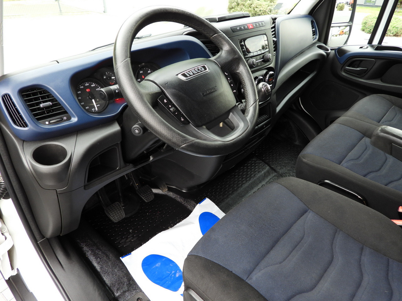 IVECO DAILY 50C15 TARPAULIN 12 PALLETS CRUISE CONTROL TWIN WHEELS AIR CONDITIONING 150HP - Plachtová dodávka: obrázek 2 IVECO DAILY 50C15 TARPAULIN 12 PALLETS CRUISE CONTROL TWIN WHEELS AIR CONDITIONING 150HP - Plachtová dodávka: obrázek 2