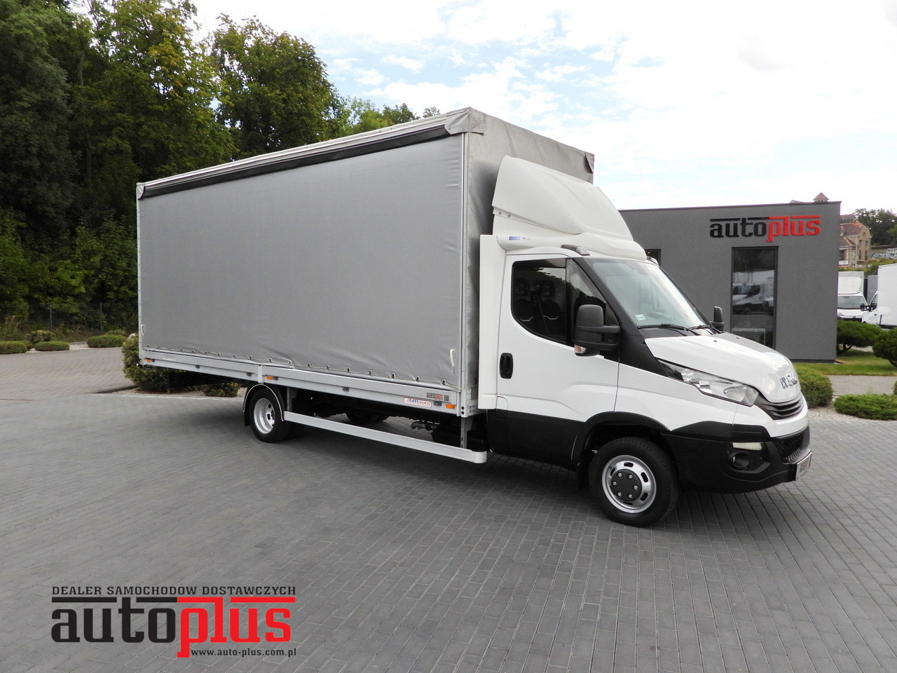 IVECO DAILY 50C15 TARPAULIN 12 PALLETS CRUISE CONTROL TWIN WHEELS AIR CONDITIONING  150HP - Plachtová dodávka: obrázek 1 IVECO DAILY 50C15 TARPAULIN 12 PALLETS CRUISE CONTROL TWIN WHEELS AIR CONDITIONING  150HP - Plachtová dodávka: obrázek 1