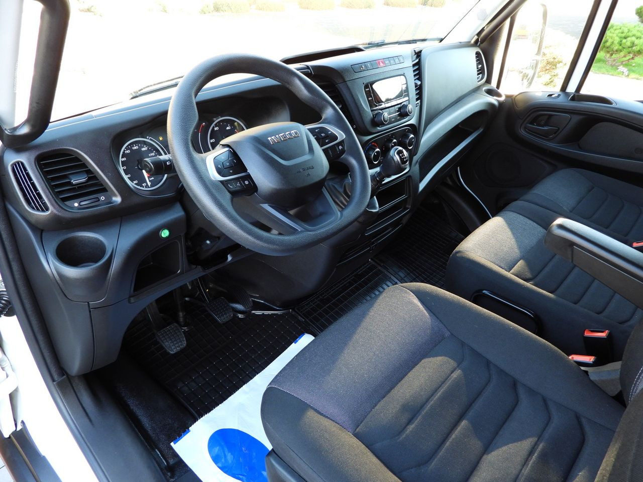 IVECO DAILY 50C16 TARPAULIN 10 PALLETS CRUISE CONTROL TWIN WHEELS AIR CONDITIONING 160HP - Plachtová dodávka: obrázek 2 IVECO DAILY 50C16 TARPAULIN 10 PALLETS CRUISE CONTROL TWIN WHEELS AIR CONDITIONING 160HP - Plachtová dodávka: obrázek 2