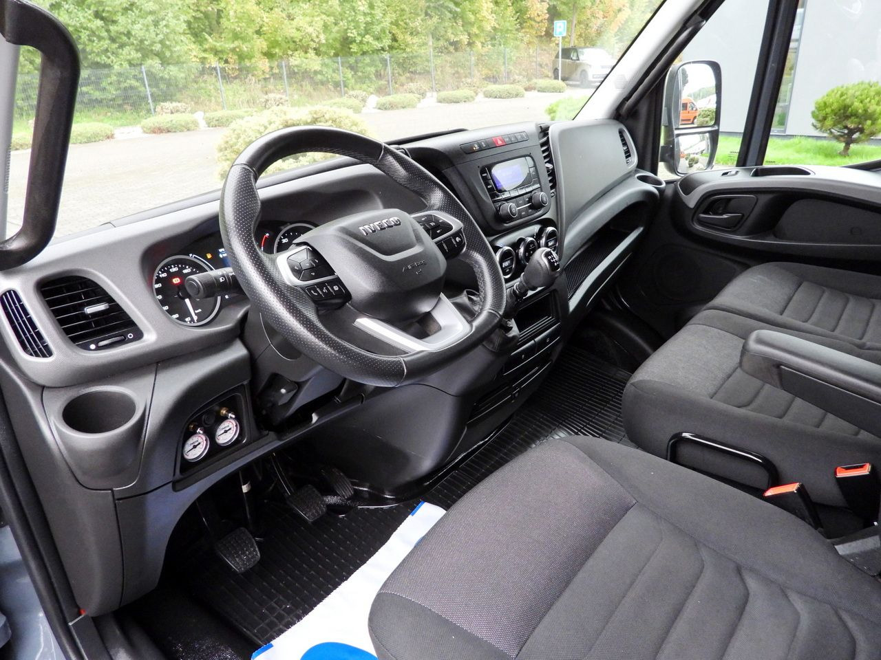 IVECO DAILY 50C18 TARPAULIN 14 PALLETS WEBASTO CRUISE CONTROL PNEUMATICS TWIN WHEELS AIR CONDITIONING 180HP - Plachtová dodávka: obrázek 2 IVECO DAILY 50C18 TARPAULIN 14 PALLETS WEBASTO CRUISE CONTROL PNEUMATICS TWIN WHEELS AIR CONDITIONING 180HP - Plachtová dodávka: obrázek 2
