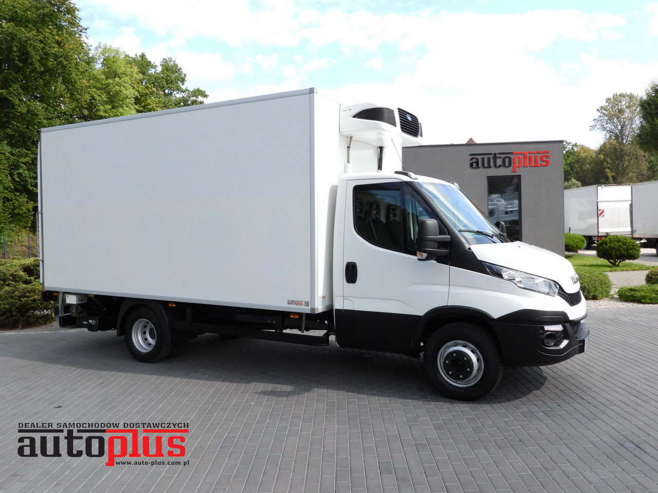 IVECO DAILY 70C17 REFRIGERATOR 1*C LIFT 10 PALLETS POWER SUPPLY 230V CRUISE CONTROL AIR CONDITIONING PNEUMATICS AUTOMATIC TRANSMISSION HI-MATIC TWIN WHEELS 170HP - Chladírenský nákladní automobil: obrázek 1 IVECO DAILY 70C17 REFRIGERATOR 1*C LIFT 10 PALLETS POWER SUPPLY 230V CRUISE CONTROL AIR CONDITIONING PNEUMATICS AUTOMATIC TRANSMISSION HI-MATIC TWIN WHEELS 170HP - Chladírenský nákladní automobil: obrázek 1