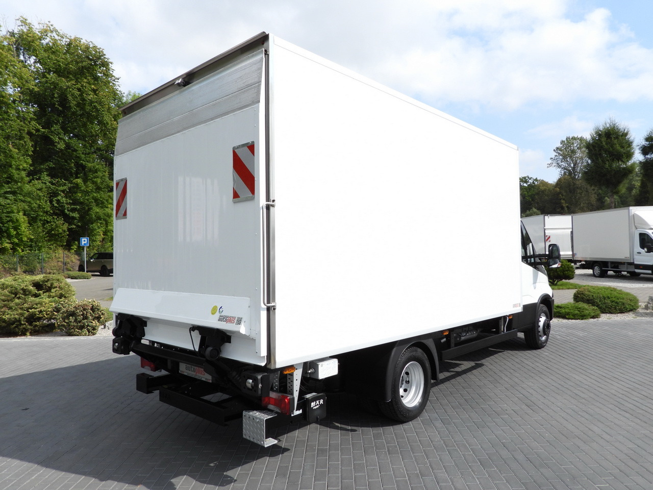 IVECO DAILY 70C17 REFRIGERATOR 1*C LIFT 10 PALLETS POWER SUPPLY 230V CRUISE CONTROL AIR CONDITIONING PNEUMATICS AUTOMATIC TRANSMISSION HI-MATIC TWIN WHEELS 170HP - Chladírenský nákladní automobil: obrázek 3 IVECO DAILY 70C17 REFRIGERATOR 1*C LIFT 10 PALLETS POWER SUPPLY 230V CRUISE CONTROL AIR CONDITIONING PNEUMATICS AUTOMATIC TRANSMISSION HI-MATIC TWIN WHEELS 170HP - Chladírenský nákladní automobil: obrázek 3