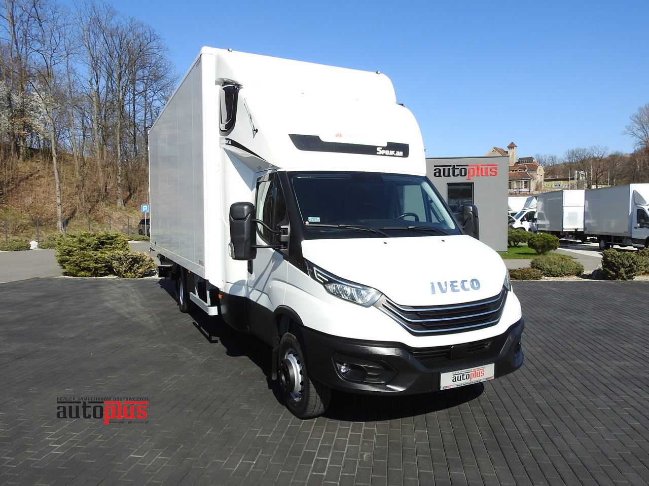 IVECO DAILY 70C18 BOX LIFT 14 PALLETS WEBASTO CRUISE CONTROL NAVIGATION LED LIGHTS TWIN WHEELS AIR CONDITIONING 180HP - Dodávka skřín: obrázek 1 IVECO DAILY 70C18 BOX LIFT 14 PALLETS WEBASTO CRUISE CONTROL NAVIGATION LED LIGHTS TWIN WHEELS AIR CONDITIONING 180HP - Dodávka skřín: obrázek 1