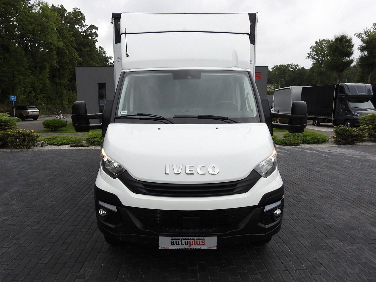 IVECO DAILY 70C18 TARPAULIN LIFT 12 PALLETS WEBASTO CRUISE CONTROL TWIN WHEELS AIR CONDITIONING 180HP - Plachtová dodávka: obrázek 5 IVECO DAILY 70C18 TARPAULIN LIFT 12 PALLETS WEBASTO CRUISE CONTROL TWIN WHEELS AIR CONDITIONING 180HP - Plachtová dodávka: obrázek 5