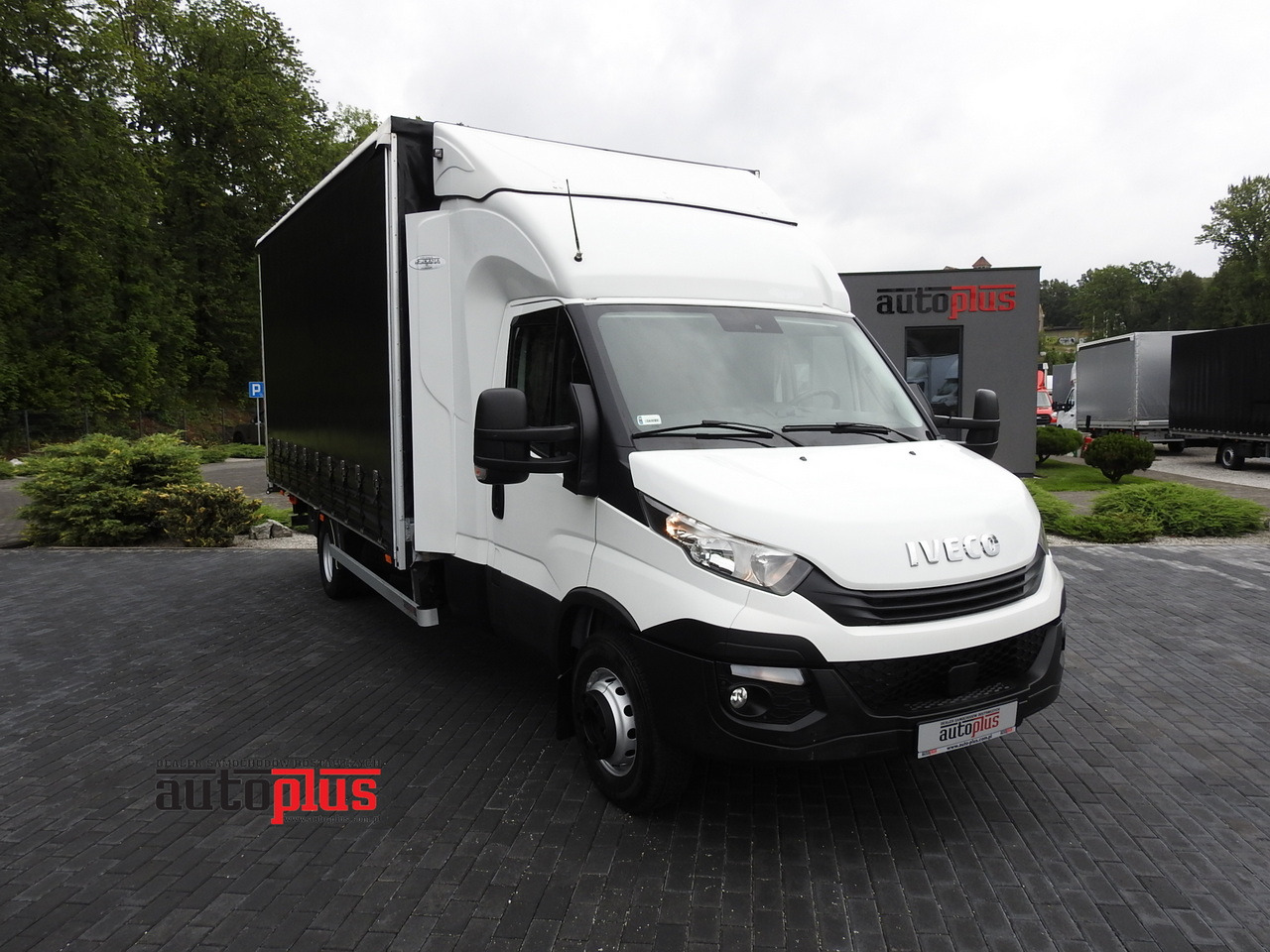IVECO DAILY 70C18 TARPAULIN LIFT 12 PALLETS WEBASTO CRUISE CONTROL TWIN WHEELS AIR CONDITIONING 180HP - Plachtová dodávka: obrázek 1 IVECO DAILY 70C18 TARPAULIN LIFT 12 PALLETS WEBASTO CRUISE CONTROL TWIN WHEELS AIR CONDITIONING 180HP - Plachtová dodávka: obrázek 1