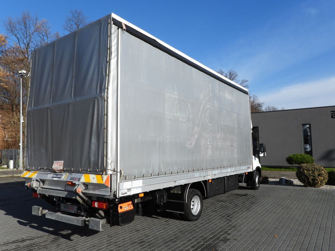 IVECO DAILY 70C18 TARPAULIN LIFT 16 PALLETS WEBASTO CRUISE CONTROL NAVIGATION LED LIGHTS PNEUMATICS AUTOMATIC TRANSMISSION HI-MATIC TWIN WHEELS AIR CONDITIONING 180HP - Plachtová dodávka: obrázek 3 IVECO DAILY 70C18 TARPAULIN LIFT 16 PALLETS WEBASTO CRUISE CONTROL NAVIGATION LED LIGHTS PNEUMATICS AUTOMATIC TRANSMISSION HI-MATIC TWIN WHEELS AIR CONDITIONING 180HP - Plachtová dodávka: obrázek 3