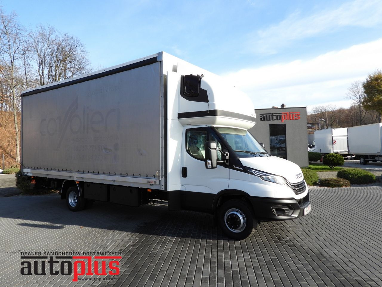 IVECO DAILY 70C18 TARPAULIN LIFT 16 PALLETS WEBASTO CRUISE CONTROL NAVIGATION LED LIGHTS PNEUMATICS AUTOMATIC TRANSMISSION HI-MATIC TWIN WHEELS AIR CONDITIONING 180HP - Plachtová dodávka: obrázek 1 IVECO DAILY 70C18 TARPAULIN LIFT 16 PALLETS WEBASTO CRUISE CONTROL NAVIGATION LED LIGHTS PNEUMATICS AUTOMATIC TRANSMISSION HI-MATIC TWIN WHEELS AIR CONDITIONING 180HP - Plachtová dodávka: obrázek 1