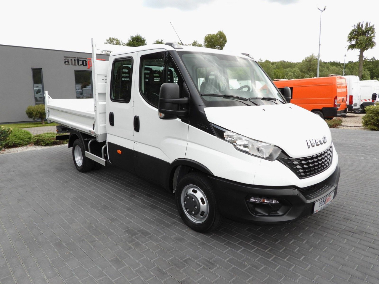 Iveco DAILY 35C14 KIPPER DOPPELKABINE DOKA 6 SITZE A/C - Dodávka sklápěč, Dodávka s dvojitou kabinou: obrázek 4 Iveco DAILY 35C14 KIPPER DOPPELKABINE DOKA 6 SITZE A/C - Dodávka sklápěč, Dodávka s dvojitou kabinou: obrázek 4