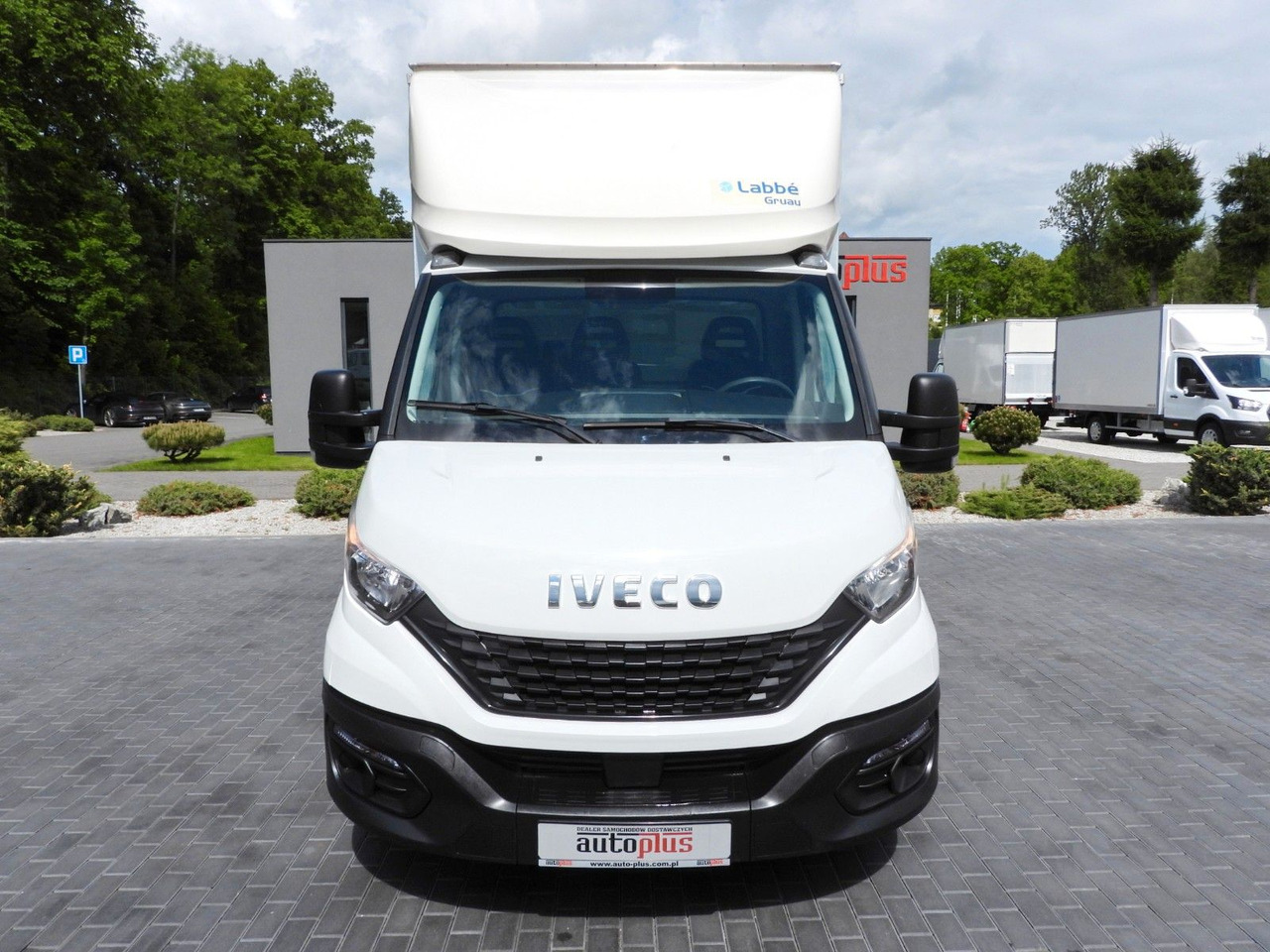 Iveco DAILY 35C16 KOFFER AUFZUG 8 PALETTEN TEMPOMAT Iveco DAILY 35C16 KOFFER AUFZUG 8 PALETTEN TEMPOMAT - Dodávka skřín: obrázek 5 Iveco DAILY 35C16 KOFFER AUFZUG 8 PALETTEN TEMPOMAT Iveco DAILY 35C16 KOFFER AUFZUG 8 PALETTEN TEMPOMAT - Dodávka skřín: obrázek 5