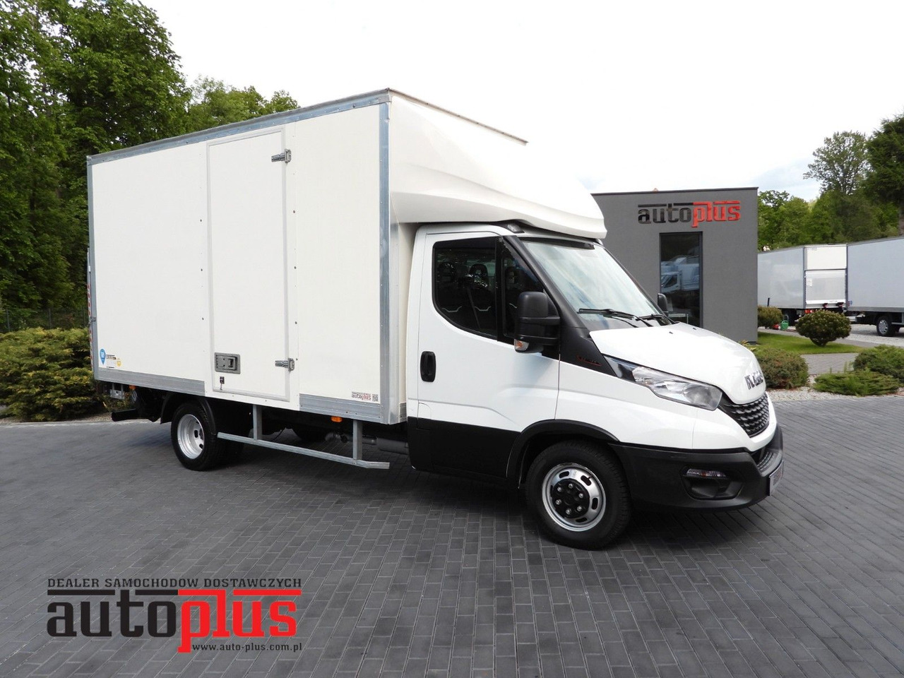 Iveco DAILY 35C16 KOFFER AUFZUG 8 PALETTEN TEMPOMAT Iveco DAILY 35C16 KOFFER AUFZUG 8 PALETTEN TEMPOMAT - Dodávka skřín: obrázek 1 Iveco DAILY 35C16 KOFFER AUFZUG 8 PALETTEN TEMPOMAT Iveco DAILY 35C16 KOFFER AUFZUG 8 PALETTEN TEMPOMAT - Dodávka skřín: obrázek 1