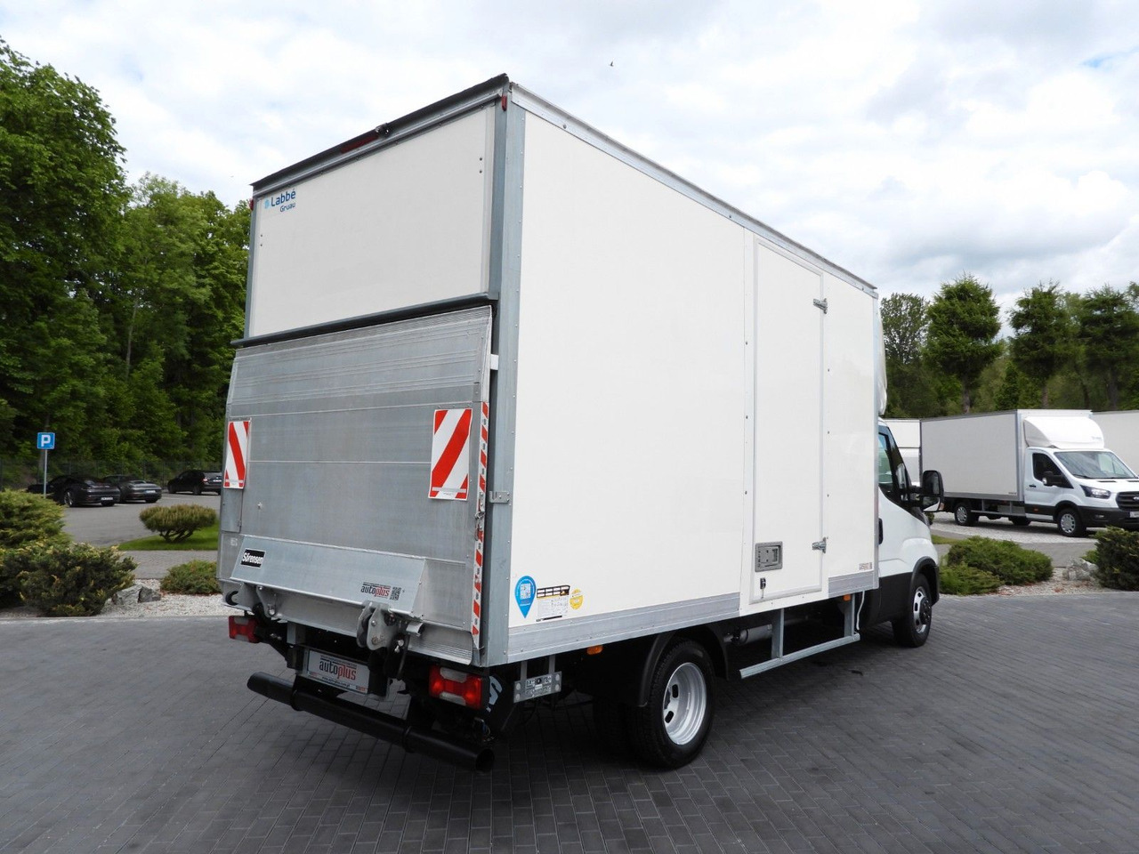 Iveco DAILY 35C16 KOFFER AUFZUG 8 PALETTEN TEMPOMAT Iveco DAILY 35C16 KOFFER AUFZUG 8 PALETTEN TEMPOMAT - Dodávka skřín: obrázek 3 Iveco DAILY 35C16 KOFFER AUFZUG 8 PALETTEN TEMPOMAT Iveco DAILY 35C16 KOFFER AUFZUG 8 PALETTEN TEMPOMAT - Dodávka skřín: obrázek 3