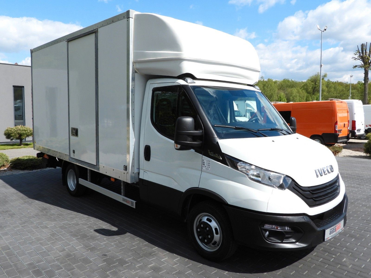 Iveco DAILY 35C16 KOFFER AUFZUG 8 PALETTEN TEMPOMAT - Dodávka skřín: obrázek 4 Iveco DAILY 35C16 KOFFER AUFZUG 8 PALETTEN TEMPOMAT - Dodávka skřín: obrázek 4