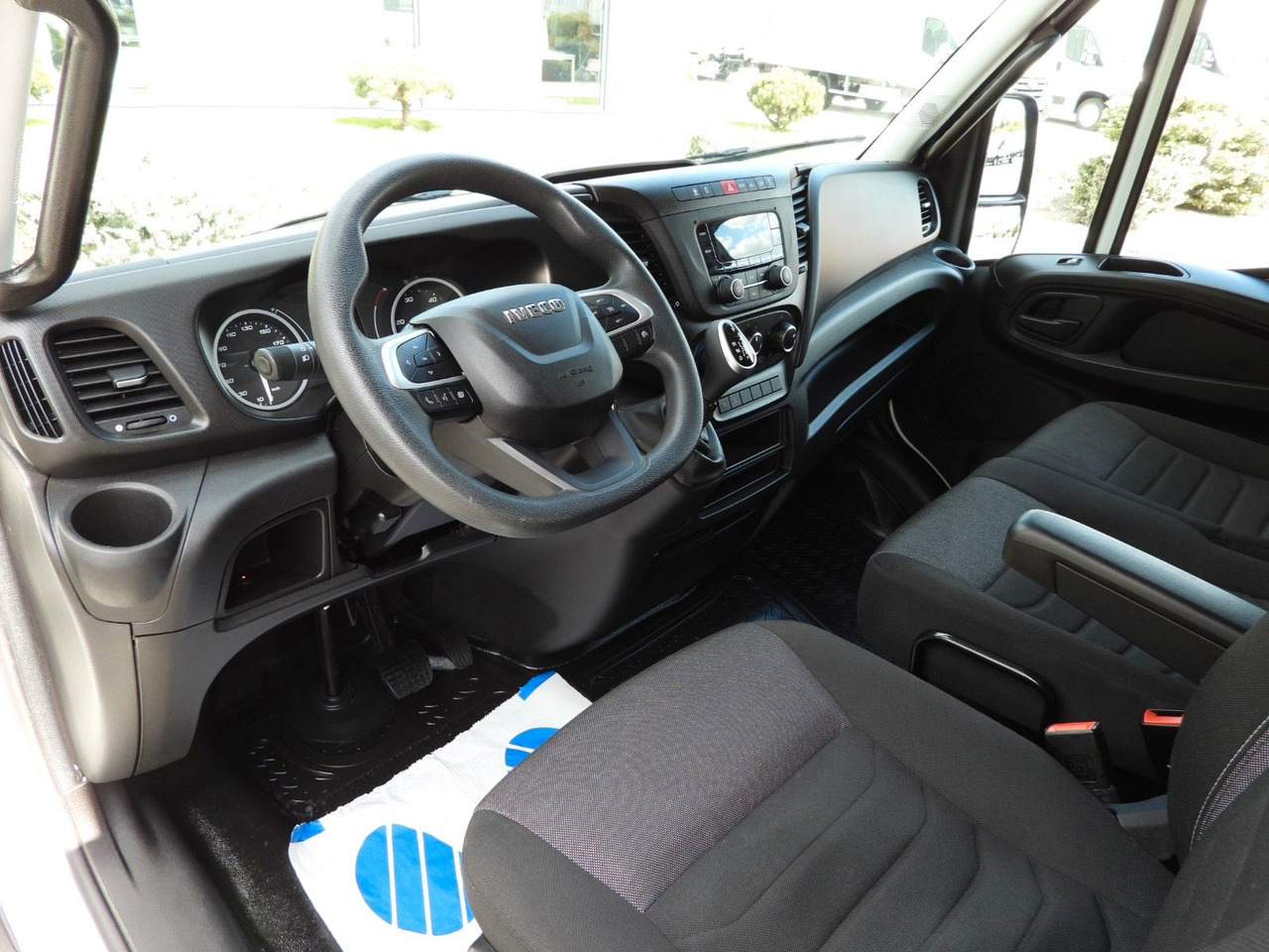 Iveco DAILY 35C16 KOFFER AUFZUG 8 PALETTEN TEMPOMAT - Dodávka skřín: obrázek 2 Iveco DAILY 35C16 KOFFER AUFZUG 8 PALETTEN TEMPOMAT - Dodávka skřín: obrázek 2