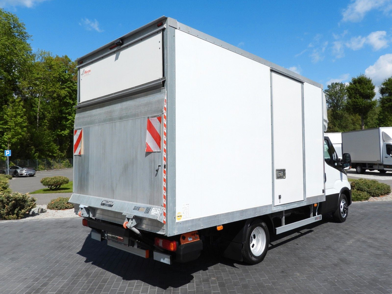 Iveco DAILY 35C16 KOFFER AUFZUG 8 PALETTEN TEMPOMAT - Dodávka skřín: obrázek 3 Iveco DAILY 35C16 KOFFER AUFZUG 8 PALETTEN TEMPOMAT - Dodávka skřín: obrázek 3