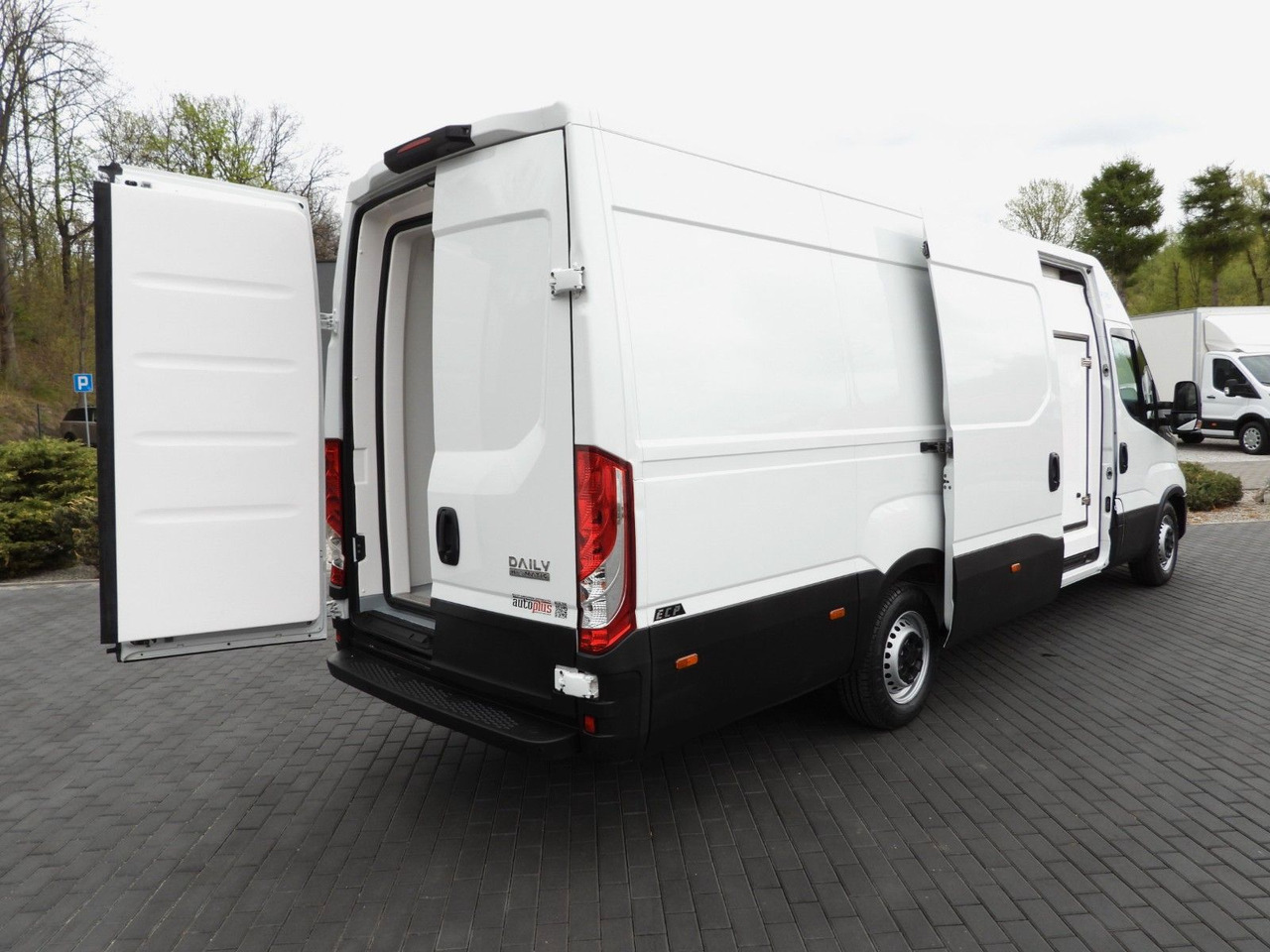 Iveco DAILY 35S14 KÜHLKASTENWAGEN -5*C STROMVERSORGUNG - Chladící dodávka: obrázek 3 Iveco DAILY 35S14 KÜHLKASTENWAGEN -5*C STROMVERSORGUNG - Chladící dodávka: obrázek 3