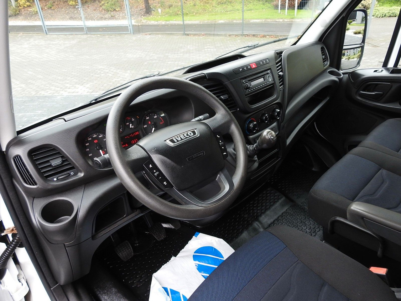 Iveco DAILY 35S15 PRITSCHE DOPPELKABINE DOKA 7 SITZE - Dodávka valník, Dodávka s dvojitou kabinou: obrázek 2 Iveco DAILY 35S15 PRITSCHE DOPPELKABINE DOKA 7 SITZE - Dodávka valník, Dodávka s dvojitou kabinou: obrázek 2