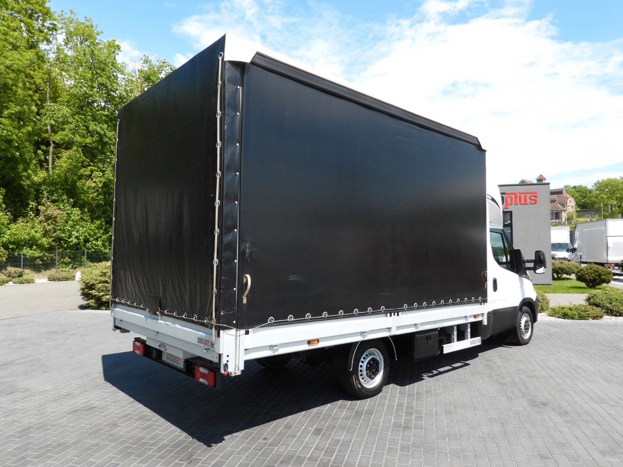 Iveco DAILY 35S18 PRITSCHE PLANE 10 PALETTEN WEBASTO - Plachtová dodávka, Dodávka s dvojitou kabinou: obrázek 3 Iveco DAILY 35S18 PRITSCHE PLANE 10 PALETTEN WEBASTO - Plachtová dodávka, Dodávka s dvojitou kabinou: obrázek 3