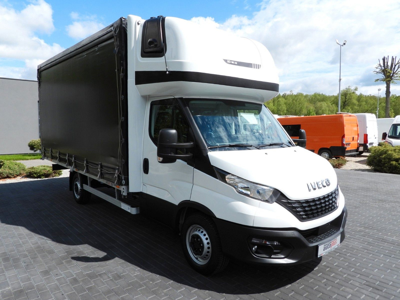 Iveco DAILY 35S18 PRITSCHE PLANE 10 PALETTEN WEBASTO - Plachtová dodávka: obrázek 4 Iveco DAILY 35S18 PRITSCHE PLANE 10 PALETTEN WEBASTO - Plachtová dodávka: obrázek 4