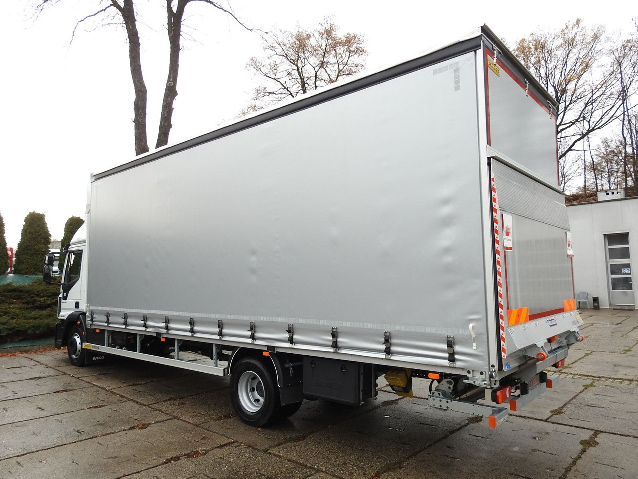 Plachtový nákladní auto Iveco EUROCARGO 120-250 PRITSCHE PLANE 18 PALETTEN A/C: obrázek 10