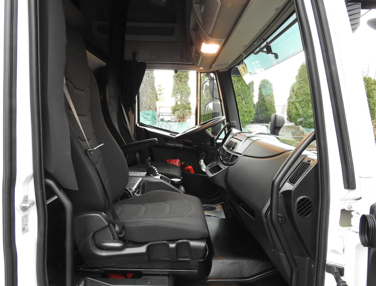 Plachtový nákladní auto Iveco EUROCARGO 120-250 PRITSCHE PLANE 18 PALETTEN A/C: obrázek 27