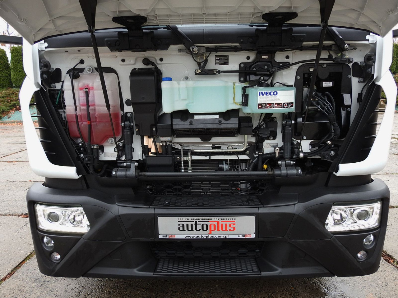 Plachtový nákladní auto Iveco EUROCARGO 120-250 PRITSCHE PLANE 18 PALETTEN A/C: obrázek 19