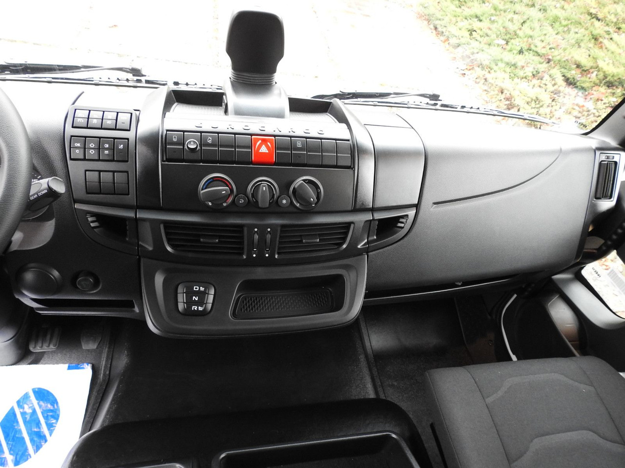 Plachtový nákladní auto Iveco EUROCARGO 120-250 PRITSCHE PLANE 18 PALETTEN A/C: obrázek 26