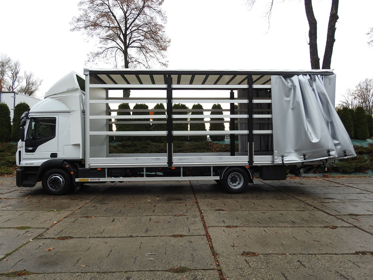 Plachtový nákladní auto Iveco EUROCARGO 120-250 PRITSCHE PLANE 18 PALETTEN A/C: obrázek 8