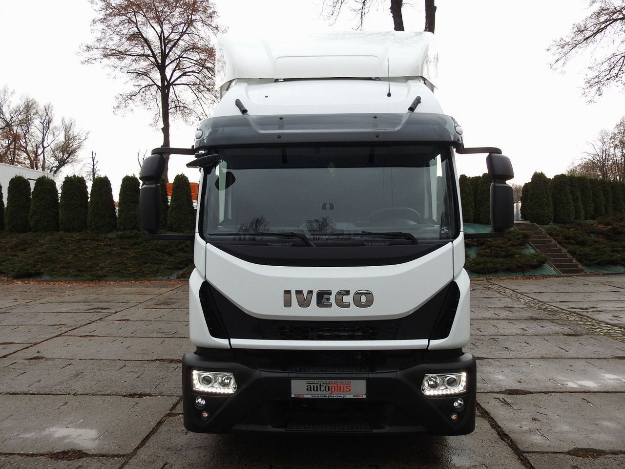 Iveco EUROCARGO 120-250 PRITSCHE PLANE 18 PALETTEN A/C - Plachtový nákladní auto: obrázek 5 Iveco EUROCARGO 120-250 PRITSCHE PLANE 18 PALETTEN A/C - Plachtový nákladní auto: obrázek 5