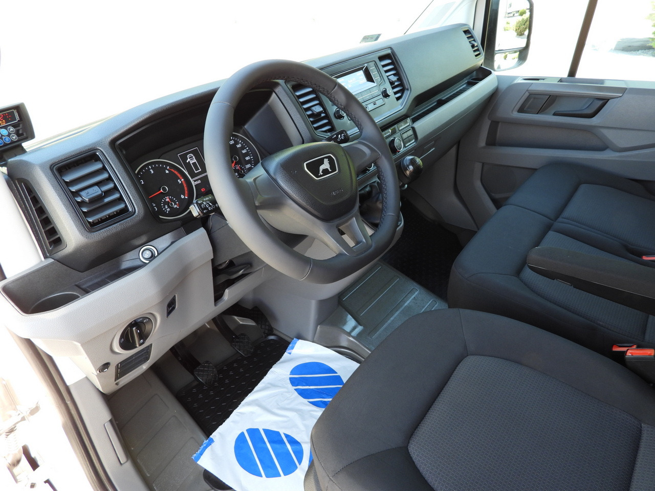 MAN TGE 3.140 REGRIGERATOR BOX -1*C 8 PALLETS HEATING FUNCTION CRUISE CONTROL PNEUMATICS AIR CONDITIONING 140HP - Chladící dodávka: obrázek 2 MAN TGE 3.140 REGRIGERATOR BOX -1*C 8 PALLETS HEATING FUNCTION CRUISE CONTROL PNEUMATICS AIR CONDITIONING 140HP - Chladící dodávka: obrázek 2