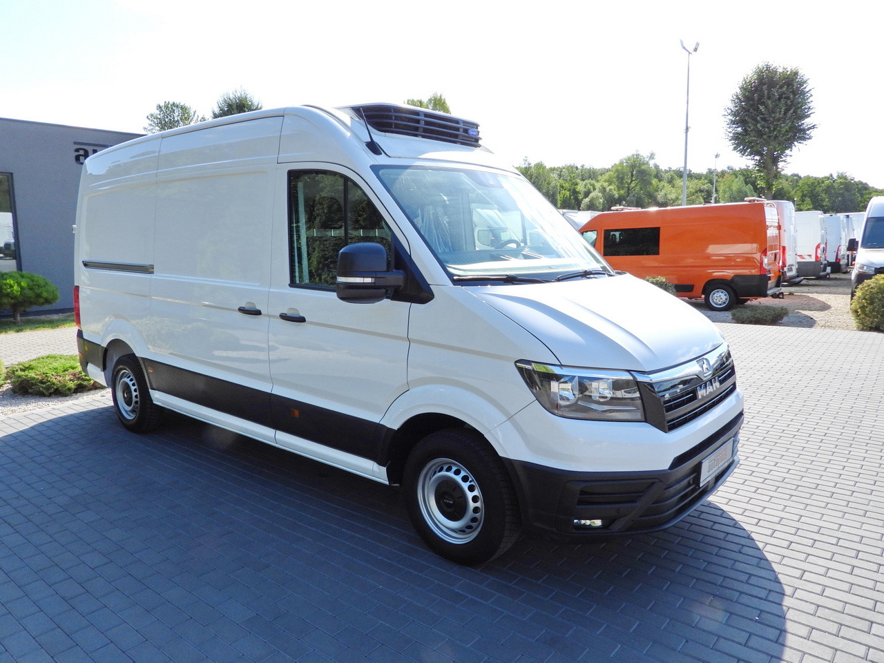 MAN TGE REFRIGERATOR VAN -5*C POWER SUPPLY 230V CRUISE CONTROL AUTOMATIC TRANSMISSION AIR CONDITIONING 180HP - Chladící dodávka: obrázek 4 MAN TGE REFRIGERATOR VAN -5*C POWER SUPPLY 230V CRUISE CONTROL AUTOMATIC TRANSMISSION AIR CONDITIONING 180HP - Chladící dodávka: obrázek 4