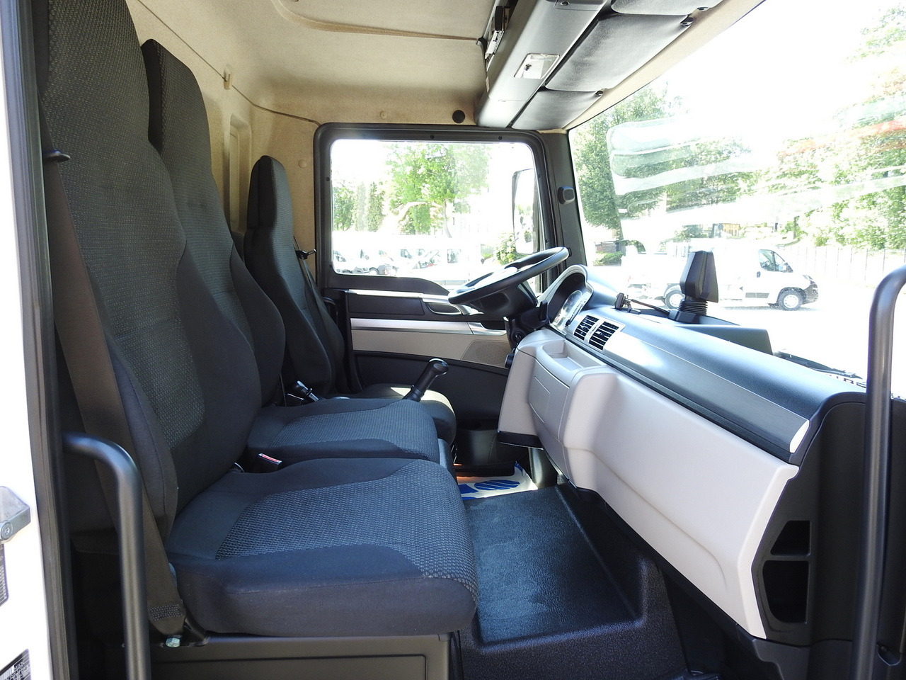 Chladírenský nákladní automobil MAN TGL 10.180 REGRIGERATOR BOX -20*C 11 PALLETS POWER SUPPLY 230V AIR CONDITIONING PNEUMATICS TWIN WHEELS  180HP: obrázek 43