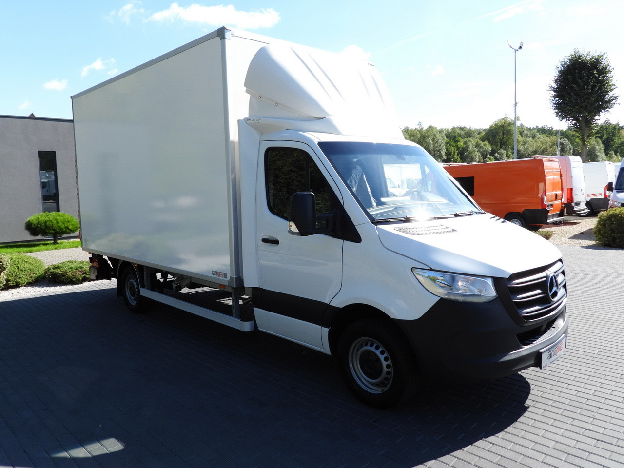 MERCEDES SPRINTER 315 BOX LIFT 8 PALLETS AIR CONDITIONING 150HP - Dodávka skřín: obrázek 4 MERCEDES SPRINTER 315 BOX LIFT 8 PALLETS AIR CONDITIONING 150HP - Dodávka skřín: obrázek 4