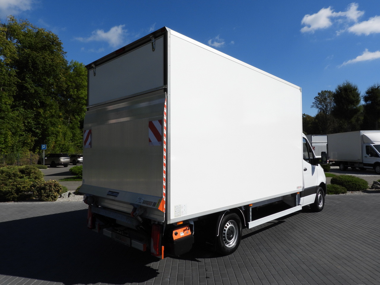 MERCEDES SPRINTER 315 BOX LIFT 8 PALLETS AIR CONDITIONING 150HP - Dodávka skřín: obrázek 3 MERCEDES SPRINTER 315 BOX LIFT 8 PALLETS AIR CONDITIONING 150HP - Dodávka skřín: obrázek 3