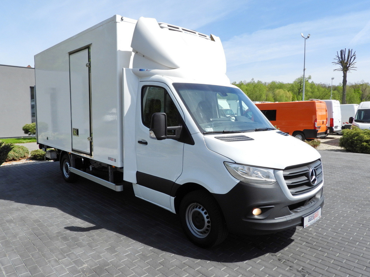 MERCEDES SPRINTER 316 REGRIGERATOR BOX 0*C LIFT 8 PALLETS CRUISE CONTROL PNEUMATICS AIR CONDITIONING 160HP - Chladící dodávka: obrázek 4 MERCEDES SPRINTER 316 REGRIGERATOR BOX 0*C LIFT 8 PALLETS CRUISE CONTROL PNEUMATICS AIR CONDITIONING 160HP - Chladící dodávka: obrázek 4