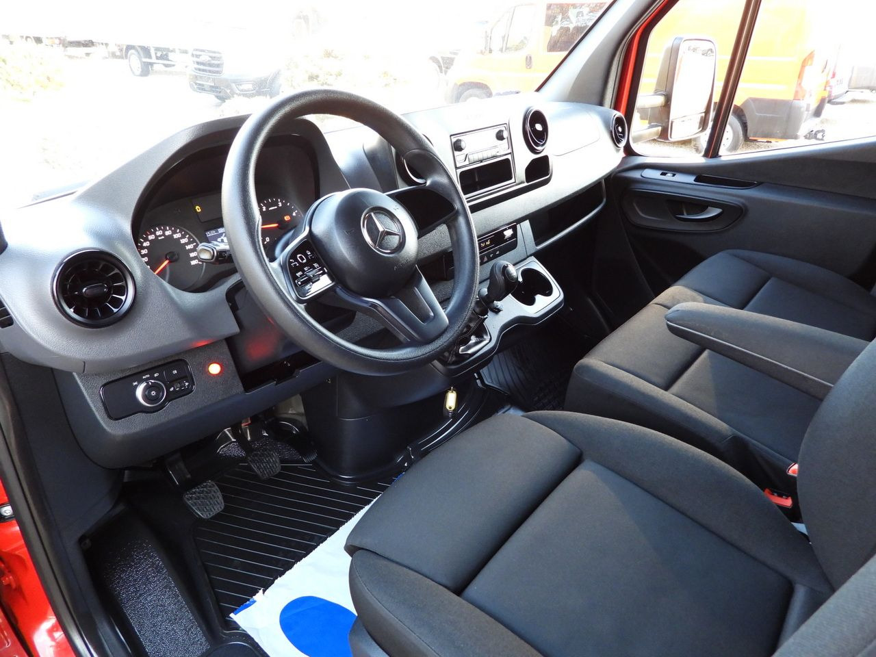 MERCEDES SPRINTER 316 TARPAULIN LIFT 8 PALLETS WEBASTO CRUISE CONTROL AIR CONDITIONING 160HP - Plachtová dodávka: obrázek 2 MERCEDES SPRINTER 316 TARPAULIN LIFT 8 PALLETS WEBASTO CRUISE CONTROL AIR CONDITIONING 160HP - Plachtová dodávka: obrázek 2