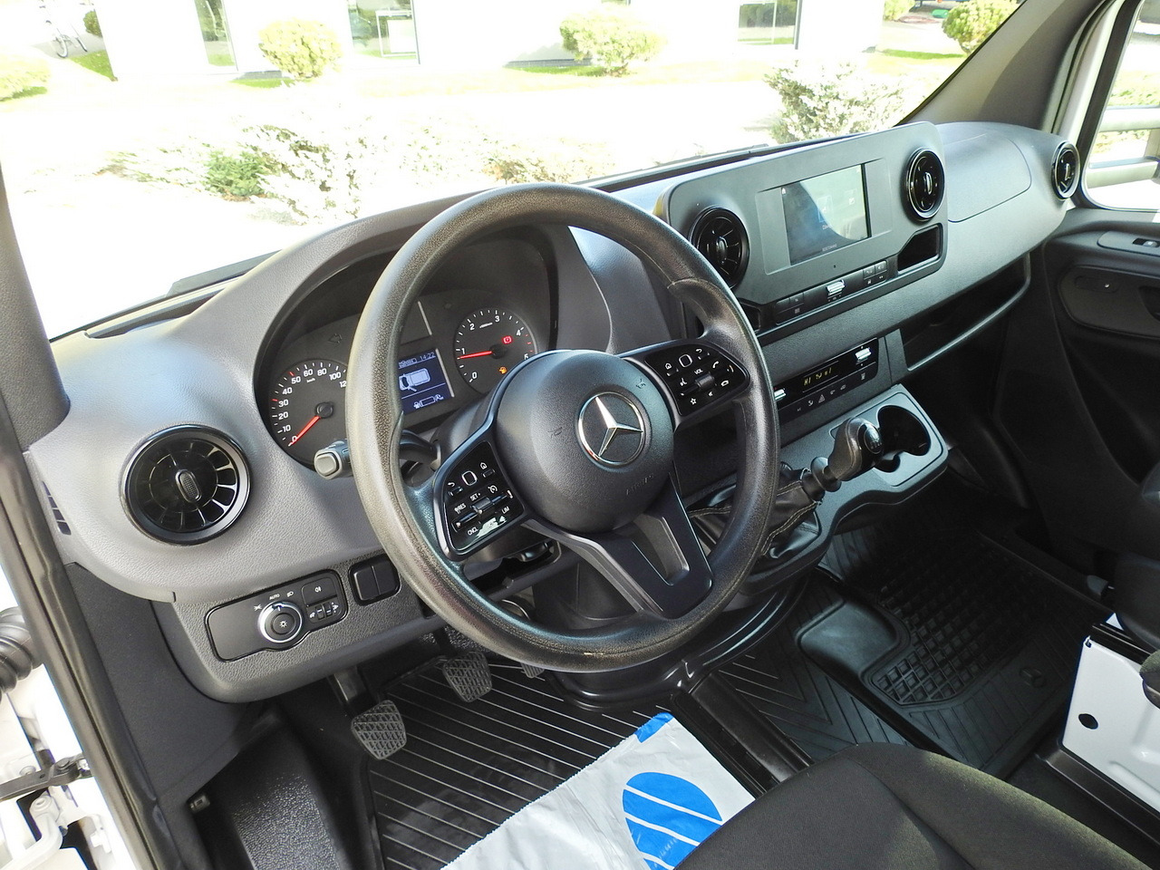 MERCEDES SPRINTER 516 STAKE BODY DOUBLE CABIN DOKA 6 SEATS CRUISE CONTROL AIR CONDITIONING TWIN WHEELS 160HP - Dodávka s dvojitou kabinou: obrázek 2 MERCEDES SPRINTER 516 STAKE BODY DOUBLE CABIN DOKA 6 SEATS CRUISE CONTROL AIR CONDITIONING TWIN WHEELS 160HP - Dodávka s dvojitou kabinou: obrázek 2