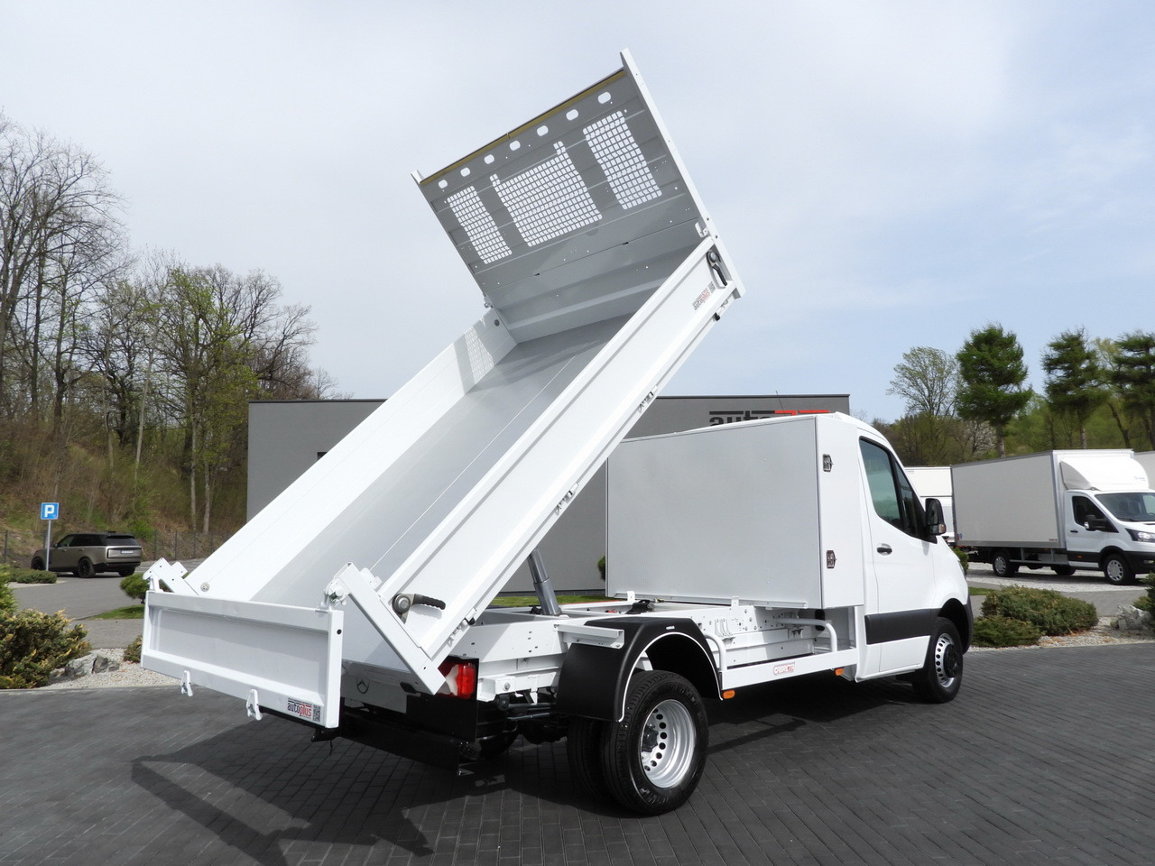MERCEDES SPRINTER 516 TIPPER CRUISE CONTROL TWIN WHEELS AIR CONDITIONING 160HP - Dodávka sklápěč: obrázek 3 MERCEDES SPRINTER 516 TIPPER CRUISE CONTROL TWIN WHEELS AIR CONDITIONING 160HP - Dodávka sklápěč: obrázek 3
