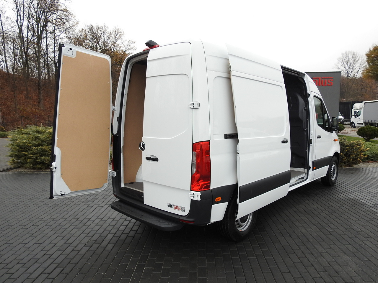 MERCEDES eSprinter NEW ELECTRIC VAN AUTOMATIC TRANSMISSION  GUARANTEE  95HP - Furgon: obrázek 3 MERCEDES eSprinter NEW ELECTRIC VAN AUTOMATIC TRANSMISSION  GUARANTEE  95HP - Furgon: obrázek 3