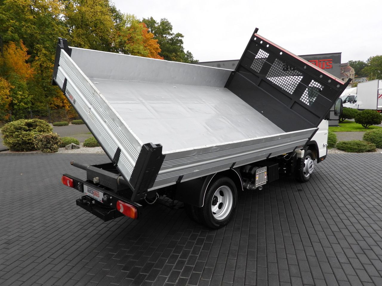 MITSUBISHI CANTER FUSO 3C15 THREE-WAY TIPPER 3 SEATS LED LIGHTS TWIN WHEELS  150HP - Dodávka sklápěč: obrázek 3 MITSUBISHI CANTER FUSO 3C15 THREE-WAY TIPPER 3 SEATS LED LIGHTS TWIN WHEELS  150HP - Dodávka sklápěč: obrázek 3