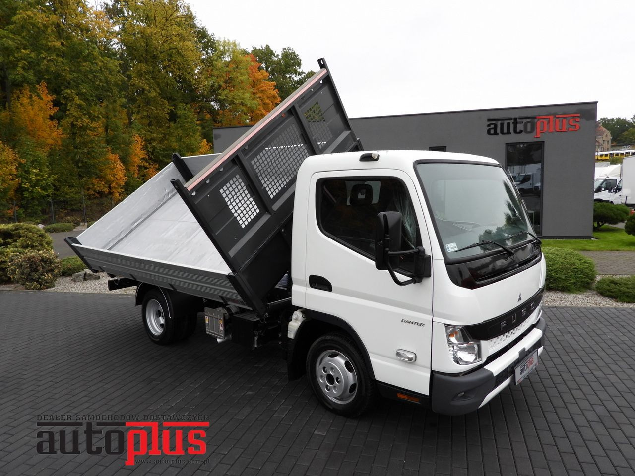 MITSUBISHI CANTER FUSO 3C15 THREE-WAY TIPPER 3 SEATS LED LIGHTS TWIN WHEELS 150HP - Dodávka sklápěč: obrázek 1 MITSUBISHI CANTER FUSO 3C15 THREE-WAY TIPPER 3 SEATS LED LIGHTS TWIN WHEELS 150HP - Dodávka sklápěč: obrázek 1