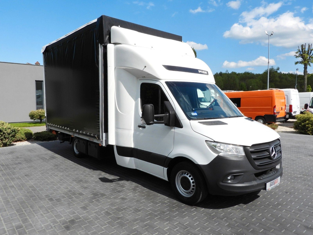 Mercedes-Benz SPRINTER 316 PRITSCHE PLANE AUFZUG 10 PALETTEN - Plachtová dodávka, Dodávka s dvojitou kabinou: obrázek 4 Mercedes-Benz SPRINTER 316 PRITSCHE PLANE AUFZUG 10 PALETTEN - Plachtová dodávka, Dodávka s dvojitou kabinou: obrázek 4