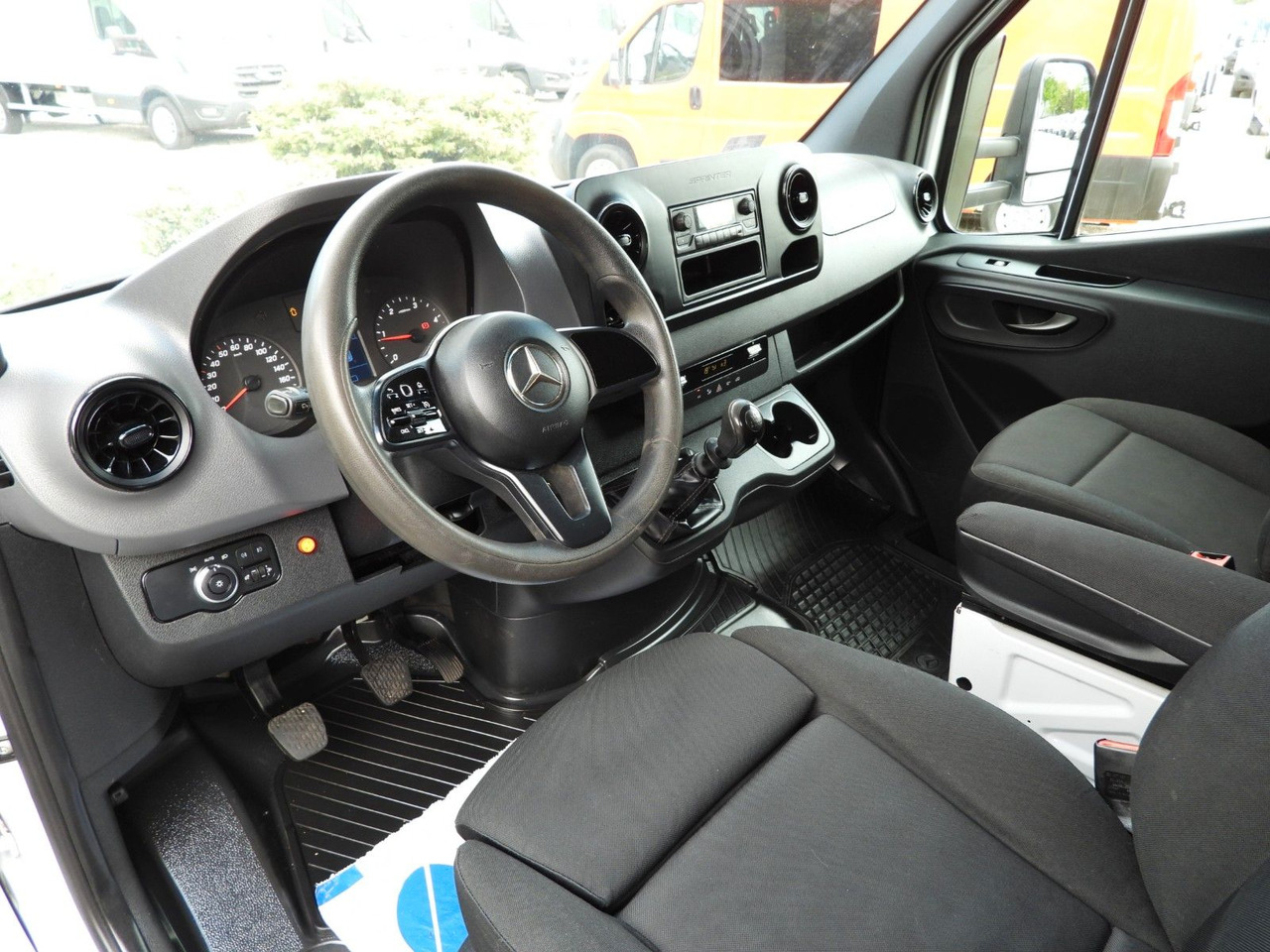 Mercedes-Benz SPRINTER 316 PRITSCHE PLANE AUFZUG 10 PALETTEN - Plachtová dodávka, Dodávka s dvojitou kabinou: obrázek 2 Mercedes-Benz SPRINTER 316 PRITSCHE PLANE AUFZUG 10 PALETTEN - Plachtová dodávka, Dodávka s dvojitou kabinou: obrázek 2