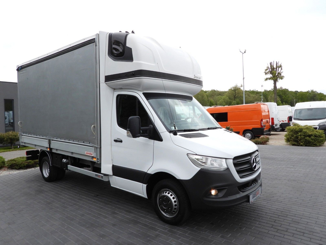 Mercedes-Benz SPRINTER 519 PRITSCHE PLANE 8 PALETTEN WEBASTO - Plachtová dodávka: obrázek 4 Mercedes-Benz SPRINTER 519 PRITSCHE PLANE 8 PALETTEN WEBASTO - Plachtová dodávka: obrázek 4