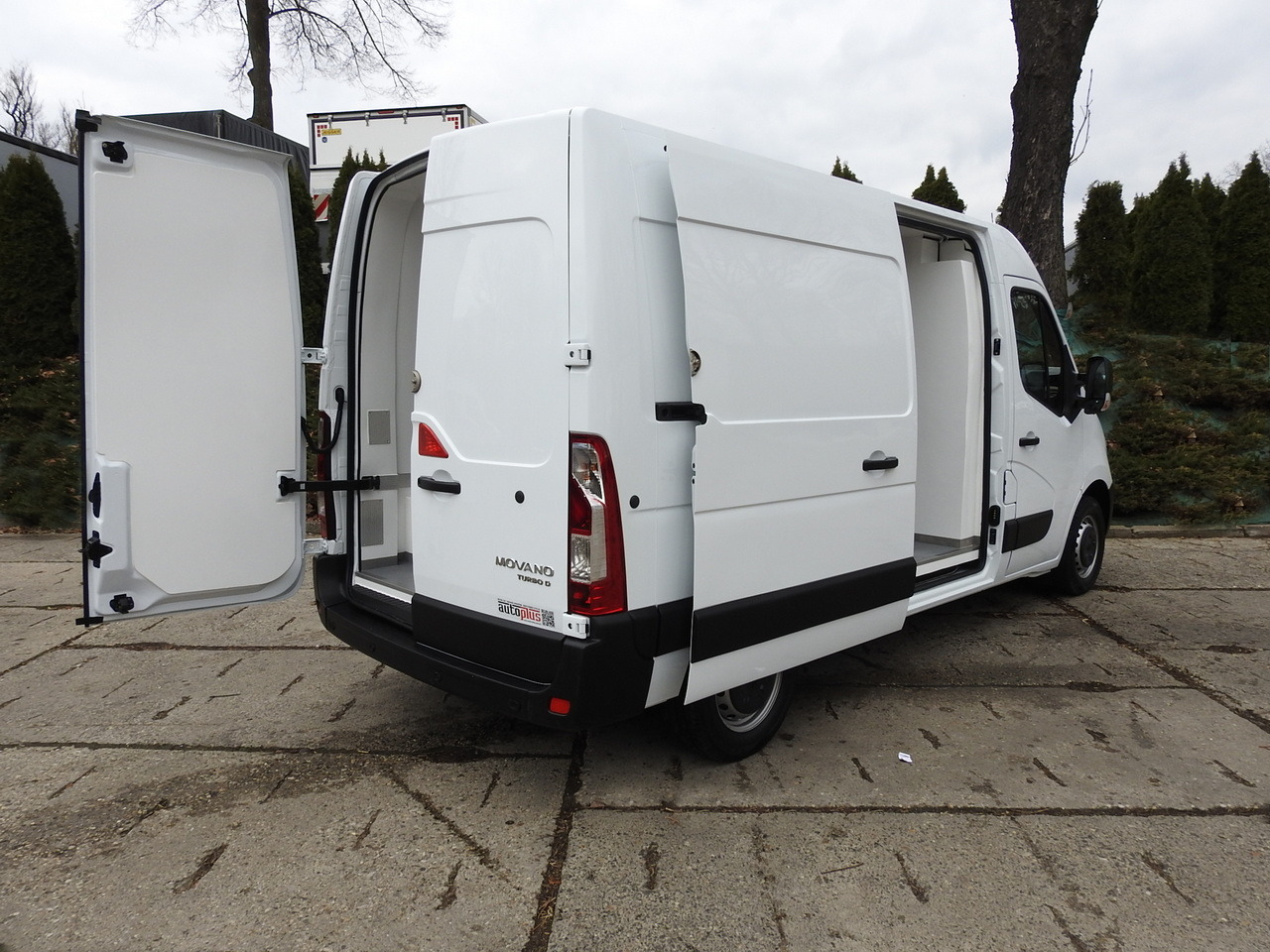 OPEL MOVANO REFRIGERATOR VAN 0*C CRUISE CONTROL NAVIGATION AIR CONDITIONING LED LIGHTS  136HP - Chladící dodávka: obrázek 3 OPEL MOVANO REFRIGERATOR VAN 0*C CRUISE CONTROL NAVIGATION AIR CONDITIONING LED LIGHTS  136HP - Chladící dodávka: obrázek 3