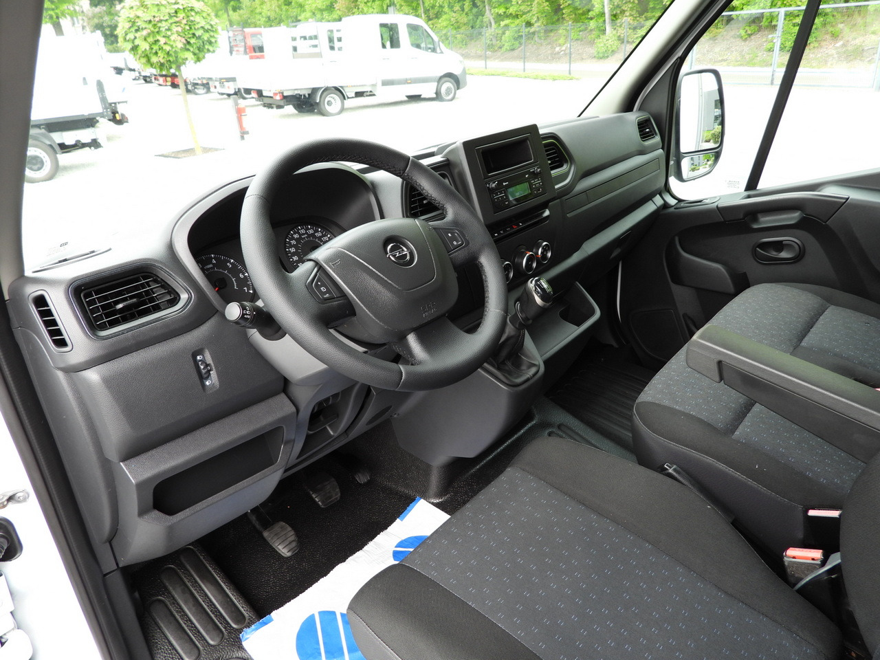 OPEL MOVANO TARPAULIN LIFT 9 PALLETS WEBASTO CRUISE CONTROL LED LIGHTS PNEUMATICS AIR CONDITIONING 165HP - Plachtová dodávka: obrázek 2 OPEL MOVANO TARPAULIN LIFT 9 PALLETS WEBASTO CRUISE CONTROL LED LIGHTS PNEUMATICS AIR CONDITIONING 165HP - Plachtová dodávka: obrázek 2