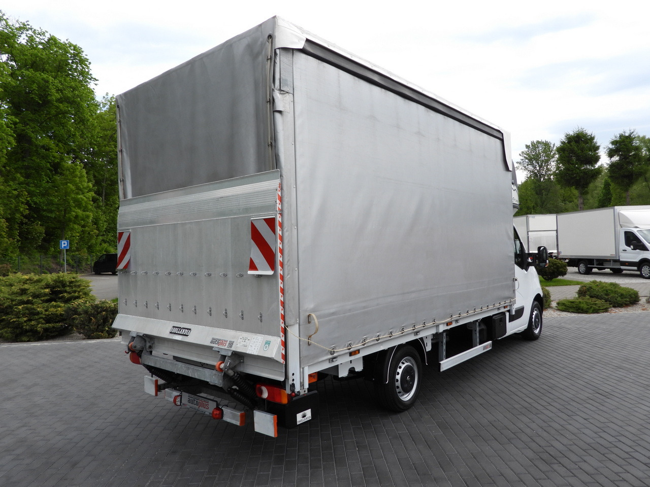 OPEL MOVANO TARPAULIN LIFT 9 PALLETS WEBASTO CRUISE CONTROL LED LIGHTS PNEUMATICS AIR CONDITIONING 165HP - Plachtová dodávka: obrázek 3 OPEL MOVANO TARPAULIN LIFT 9 PALLETS WEBASTO CRUISE CONTROL LED LIGHTS PNEUMATICS AIR CONDITIONING 165HP - Plachtová dodávka: obrázek 3
