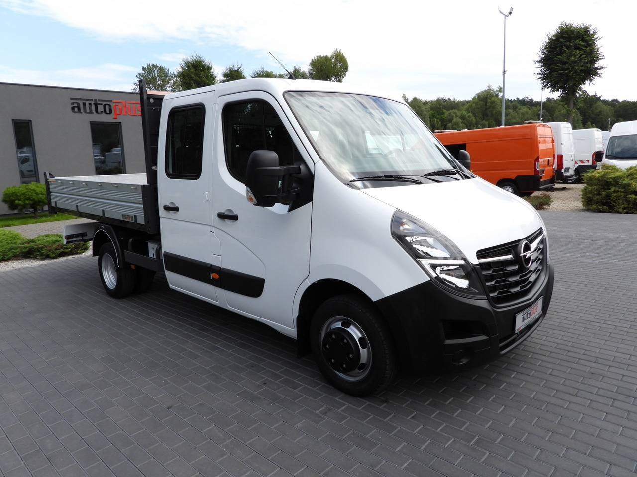 OPEL MOVANO TIPPER DOUBLE CABIN DOKA 7 SEATS LED LIGHTS TWIN WHEELS AIR CONDITIONING 145HP - Sklápěč: obrázek 4 OPEL MOVANO TIPPER DOUBLE CABIN DOKA 7 SEATS LED LIGHTS TWIN WHEELS AIR CONDITIONING 145HP - Sklápěč: obrázek 4